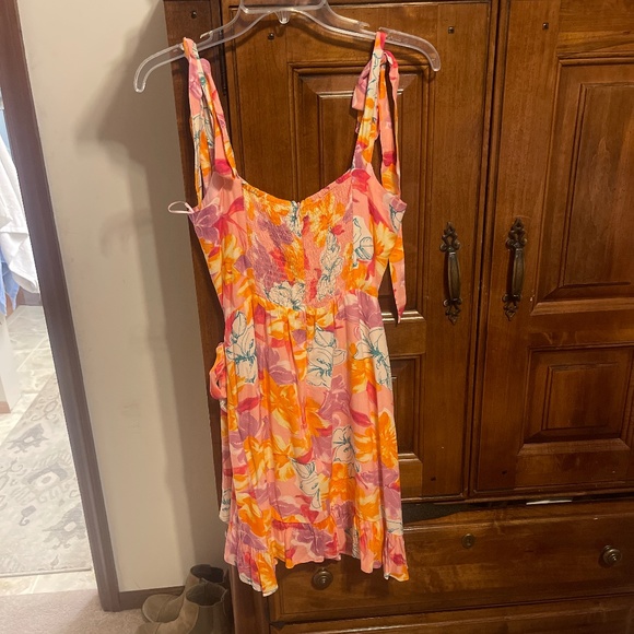 Dress - Picture 1 of 2